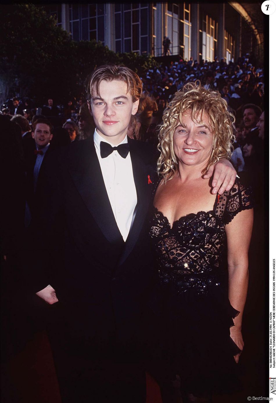 Leonardo DiCaprio et sa mère aux Oscars, le 21 mars 1994. Purepeople