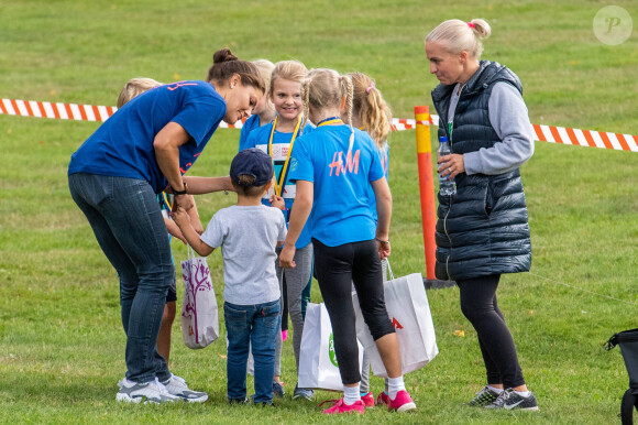 La princesse héritière Victoria de Suède avec sa fille la princesse Estelle et son fils le prince Oscar le 8 septembre 2019 au Pep Day organisé dans le parc Haga par le prince Daniel et l'association Generation Pep, qui promeut un mode de vie sain par le sport.