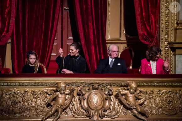 Exclusif - La princesse Estelle de Suède avec sa mère la princesse Victoria et le couple royal lors d'une représentation de "Casse-Noisette" à l'Opéra Royal à Stockholm le 7 décembre 2019.