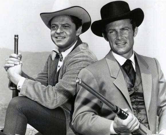 Ross Martin et Robert Conrad sur le tournage des "Mystères de l'Ouest" en 1965. © JLPPA/Bestimage