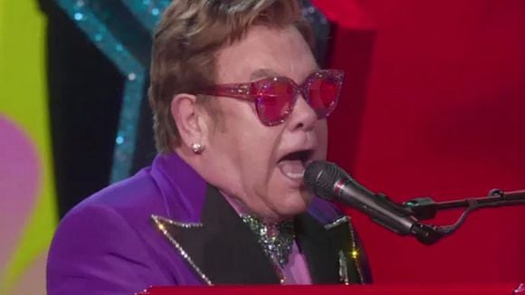 Oscars 2020 : Elton John, baskets dépareillées et hommage à ses fils