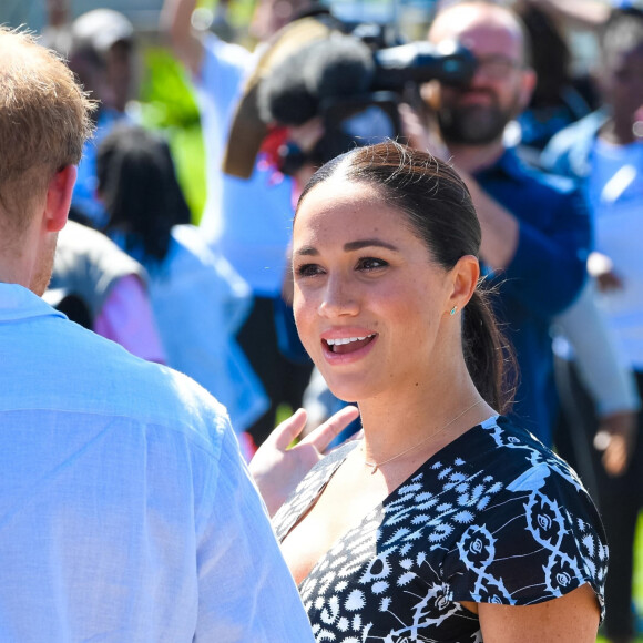 Le prince Harry, duc de Sussex, et Meghan Markle, duchesse de Sussex en visite dans le township de Nyanga, Afrique du Sud. Le 23 septembre 2019.