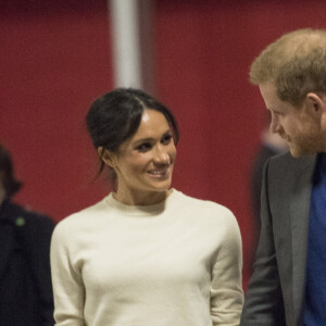 Le prince Harry et Meghan Markle visitent le centre Eikon à Belfast le 23 mars 2018.