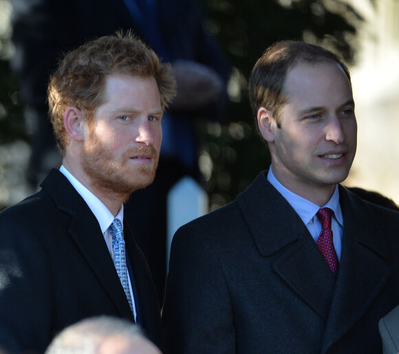 Le prince Harry et son frere le prince William - La famille royale d'Angleterre se rend a la messe de Noel a l'eglise St Mary Magdalene a Sandringham, le 25 décembre 2013.