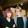  Archives - Sonia Rykiel et Claire Bretécher - Défilé de mode Rykiel, en 1994 à Paris. 
  