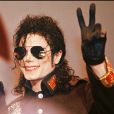  Michael Jackson à l'aéroport de Londres en 1992. 