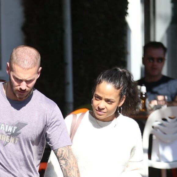 M. Pokora et sa compagne Christina Milian se baladent avec leur fils Isaiah dans le quartier de West Hollywood à Los Angeles. La petite famille est allée déjeuner chez Fred Segal. Le 11 février 2020