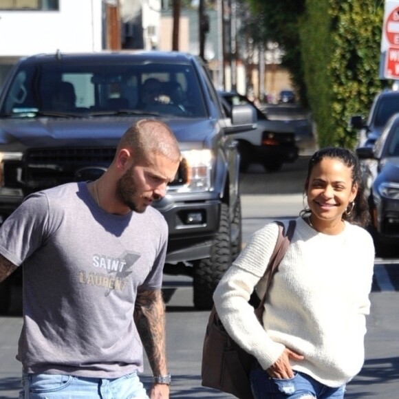 Matt Pokora et sa compagne Christina Milian se baladent avec leur fils Isaiah dans le quartier de West Hollywood à Los Angeles. La petite famille est allée déjeuner chez Fred Segal. Le 11 février 2020  Christina Milian and her rapper boyfriend Matt Pokora bring their newborn little one with them for lunch at Fred Segal in West Hollywood. Matt carried his newborn child in a carrier as Christina hugs a friend goodbye. 11th february 202011/02/2020 - Los Angeles