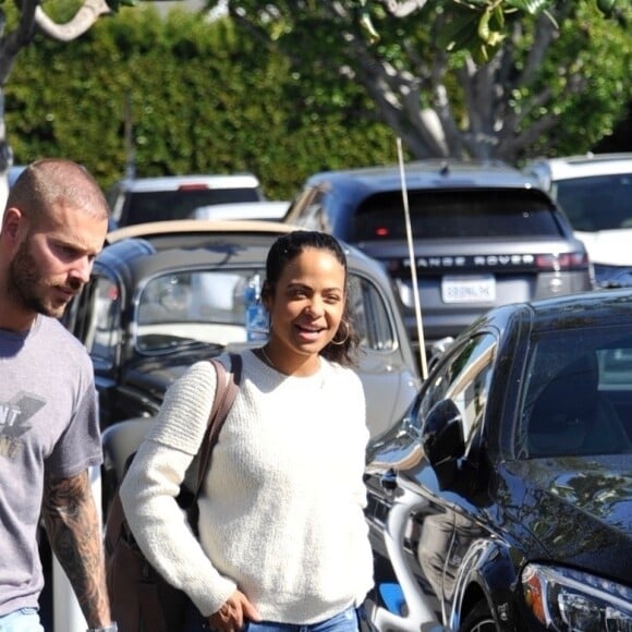 Matt Pokora et sa compagne Christina Milian se baladent avec leur fils Isaiah dans le quartier de West Hollywood à Los Angeles. La petite famille est allée déjeuner chez Fred Segal. Le 11 février 2020  Christina Milian and her rapper boyfriend Matt Pokora bring their newborn little one with them for lunch at Fred Segal in West Hollywood. Matt carried his newborn child in a carrier as Christina hugs a friend goodbye. 11th february 202011/02/2020 - Los Angeles