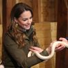 Kate Middleton, duchesse de Cambridge, lors d'une visite à The Ark Open Farm à Newtownards, Irlande, le 12 février 2020.