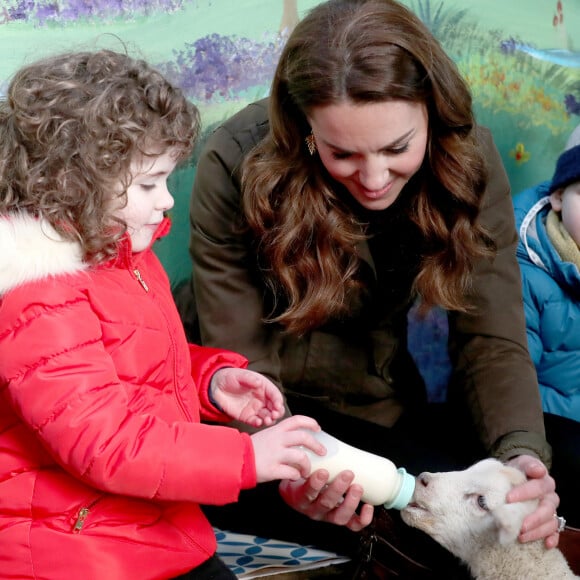 Kate Middleton, duchesse de Cambridge, lors d'une visite à The Ark Open Farm à Newtownards, Irlande, le 12 février 2020.