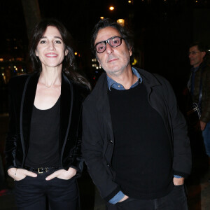 Yvan Attal et sa compagne Charlotte Gainsbourg - Arrivée des people à l'avant-première du film "Mon chien stupide" au cinéma UGC Normandie à Paris, le 22 octobre 2019. © Jonathan Rebboah/Panoramic