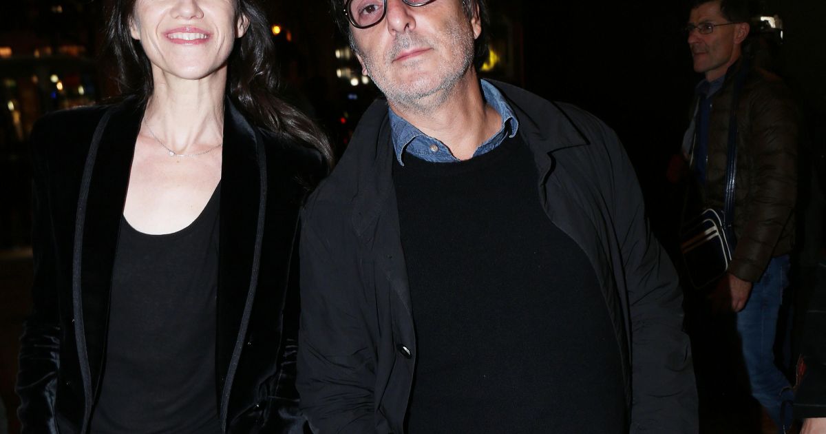 Yvan Attal Et Sa Compagne Charlotte Gainsbourg Arriv E Des People L Avant Premi Re Du Film