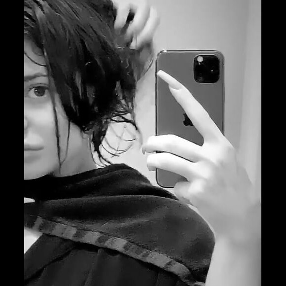 Kylie Jenner s'est fait couper les cheveux par son coiffeur, Jesus Guerrero. Février 2020.