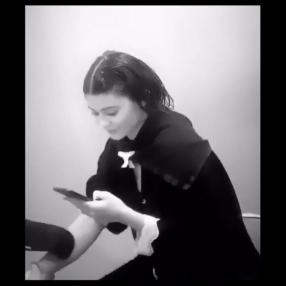 Kylie Jenner s'est fait couper les cheveux par son coiffeur, Jesus Guerrero. Février 2020.