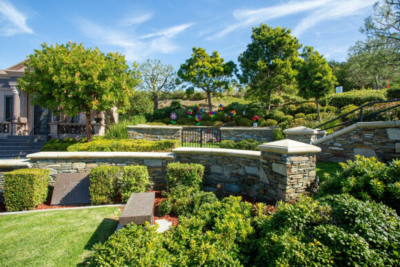 Exclusif - Illustrations de la tombe de Kobe Bryant et de sa fille Gianna au cimetière de Pacific View Memorial Park à Corona Del Mar à Newport Beach le 14 février 2020.