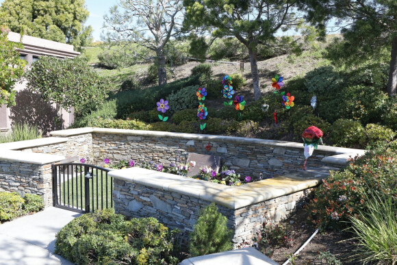 Exclusif - Illustrations de la tombe de Kobe Bryant et de sa fille Gianna au cimetière de Pacific View Memorial Park à Corona Del Mar à Newport Beach le 14 février 2020.
