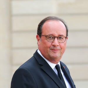 L'ancien Président de la République française François Hollande - Les chefs d'Etat et de Gouvernement étrangers ayant fait le déplacement en France pour rendre hommage au Président Jacques Chirac à la sortie du Palais de l'Elysée Paris, France, le 30 septembre 2019. © Cyril Moreau/Bestimage