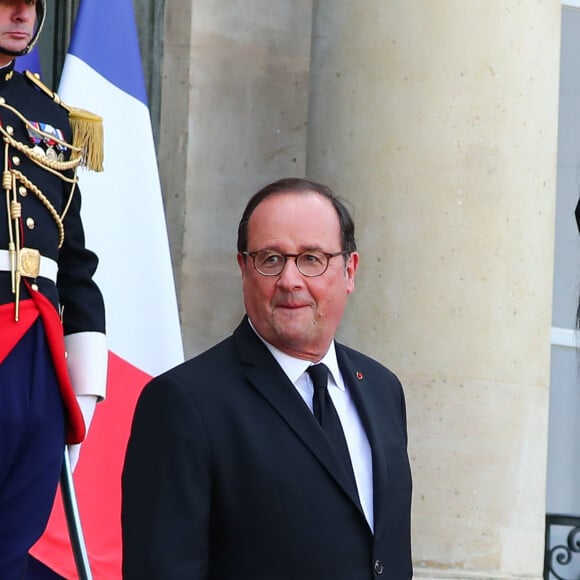 L'ancien Président de la République française François Hollande - Les chefs d'Etat et de Gouvernement étrangers ayant fait le déplacement en France pour rendre hommage au Président Jacques Chirac à la sortie du Palais de l'Elysée Paris, France, le 30 septembre 2019. © Cyril Moreau/Bestimage