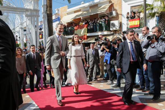 Le roi Felipe VI d'Espagne et la reine Letizia lors d'une visite de l'église Notre-Dame-de-l'Assomption à Huelva le 14 février 2020.