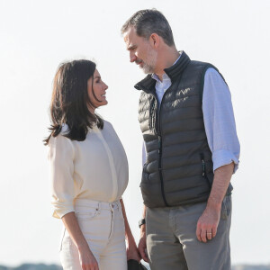 Le roi Felipe VI et la reine Letizia d'Espagne visitent le Parc national de Doñana à Almonte le 14 février 2020.