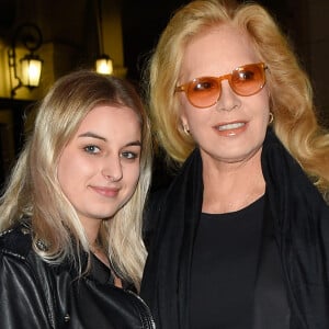 Sylvie Vartan avec sa fille Darina Scotti-Vartan à la générale de la pièce "La Vraie Vie" au théâtre Edouard 7 à Paris, le 18 septembre 2017. © Guirec Coadic/Bestimage