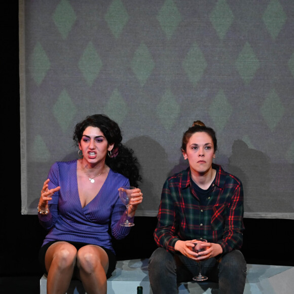 Garance Bocobza et Alysson Paradis - Filage de la pièce "Oh Maman !" au théâtre "La Scène Parisienne" à Paris le 21 janvier 2020. © Coadic Guirec/Bestimage