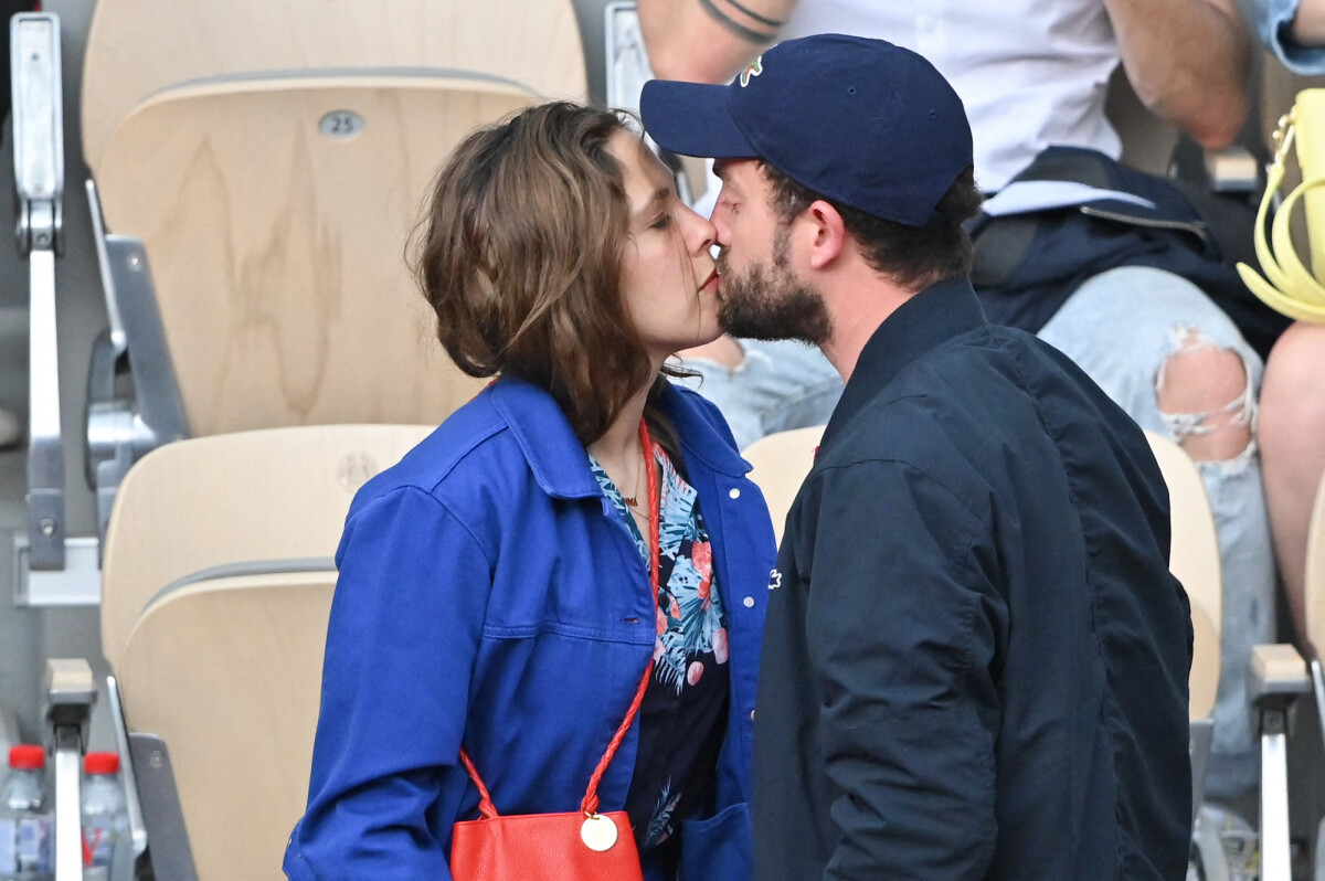 Photo Alysson Paradis et son compagnon Guillaume Gouix dans les tribunes lors des Photo Alysson Paradis et son compagnon Guillaume Gouix dans les tribunes lors des