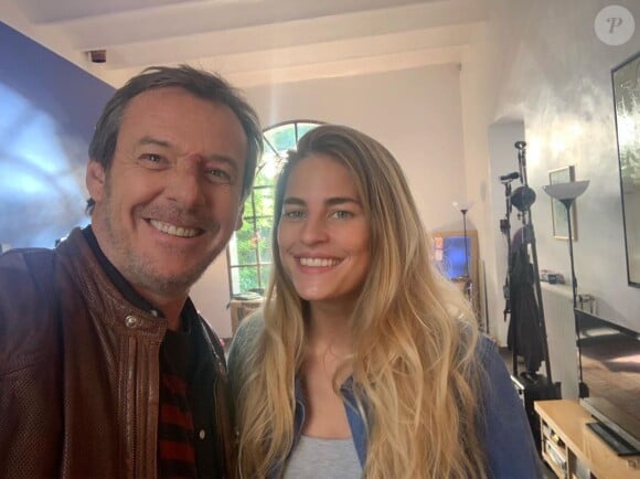 Jean-Luc Reichmann avec Solène Hébert lors du tournage de "Léo Mattei", le 24 septembre 2019