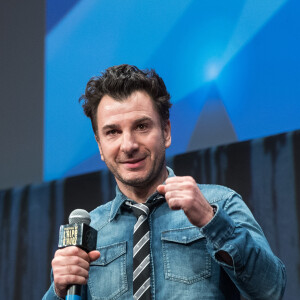 Michaël Youn (Grand Prix OCS et Prix Globes de la presse pour "Divorce Club") sur scène lors de la cérémonie de clôture du 23ème festival international du film de comédie de l'Alpe d'Huez, le 18 janvier 2020. © Cyril Moreau/Bestimage