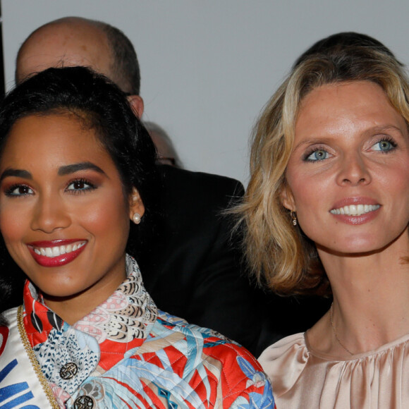 Clémence Botino (Miss France 2020) et Sylvie Tellier - Arrivées au défilé de mode prêt-à-porter automne-hiver 2020/2021 Leonard à Paris. Le 27 février 2020 © Veeren Ramsamy - Christophe Clovis / Bestimage