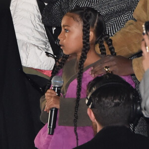 Kanye West et sa fille North au défilé Yeezy Season 8 à l'Espace Niemeyer. Paris, le 2 mars 2020.