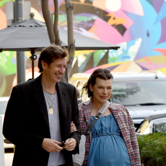 Exclusif - Milla Jovovich et son mari Paul W. S. Anderson se rendent au restaurant Spago à Beverly Hills le 21 janvier 2020