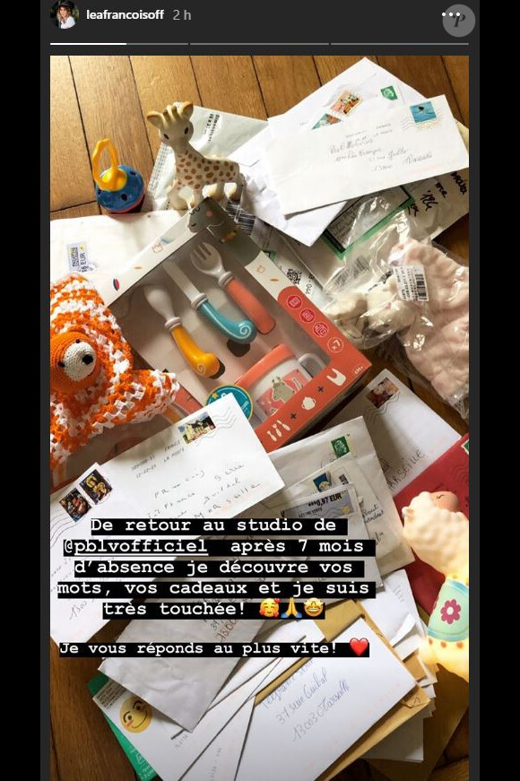 Léa François dévoile les beaux cadeaux qu'elle a reçu, en story Instagram, le 3 mars 2020