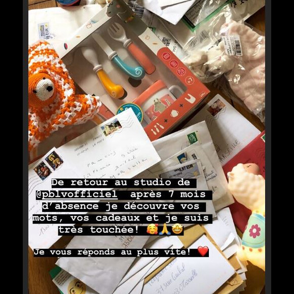 Léa François dévoile les beaux cadeaux qu'elle a reçu, en story Instagram, le 3 mars 2020