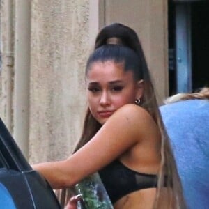 Exclusif - Ariana Grande à la sortie de son cours de gym après 4 heures d'entrainement de danse à Los Angeles, le 27 janvier 2019