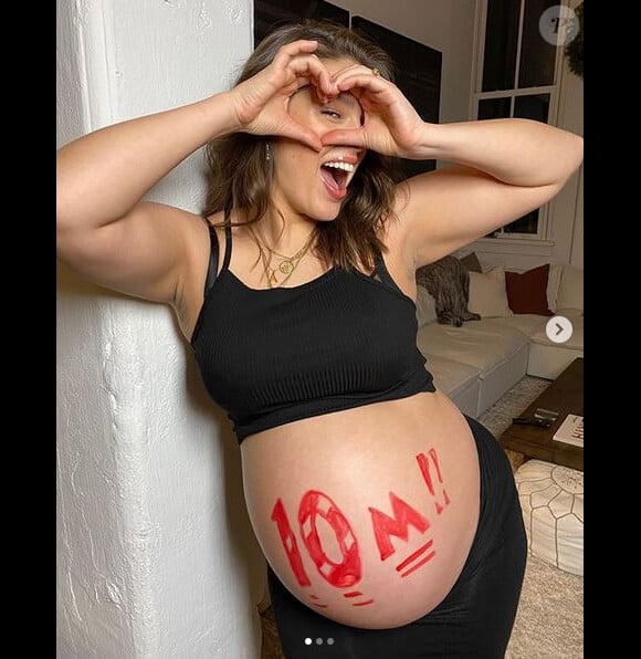 Ashley Graham, enceinte, remercie ses 10 millions d'abonnés sur Instagram. Janvier 2020.