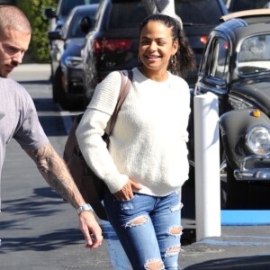 Matt Pokora et sa compagne Christina Milian se baladent avec leur fils Isaiah dans le quartier de West Hollywood à Los Angeles. La petite famille est allée déjeuner chez Fred Segal. Le 11 février 2020