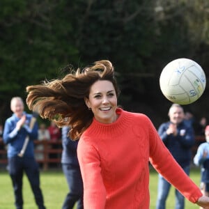 Catherine Kate Middleton, duchesse de Cambridge lors d'une session de Hurling, un sport traditionnel irlandais au Knocknacarra GAA Club à Galway le 5 mars 2020.