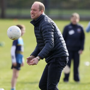 Le prince William, duc de Cambridge, et Catherine Kate Middleton, duchesse de Cambridge, lors d'une session de Hurling, un sport traditionnel irlandais au Knocknacarra GAA Club à Galway le 5 mars 2020.