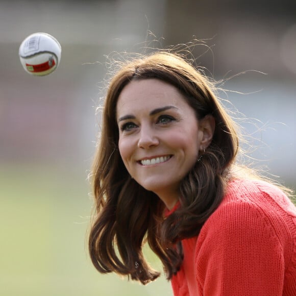 Catherine Kate Middleton, duchesse de Cambridge, lors d'une session de Hurling, un sport traditionnel irlandais au Knocknacarra GAA Club à Galway le 5 mars 2020.