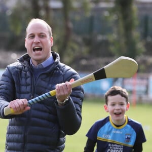 Le prince William, duc de Cambridge, lors d'une session de Hurling, un sport traditionnel irlandais au Knocknacarra GAA Club à Galway le 5 mars 2020.