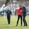 Le prince William, duc de Cambridge et Catherine Kate Middleton, duchesse de Cambridge lors d'une session de Hurling, un sport traditionnel irlandais au Knocknacarra GAA Club à Galway le 5 mars 2020.