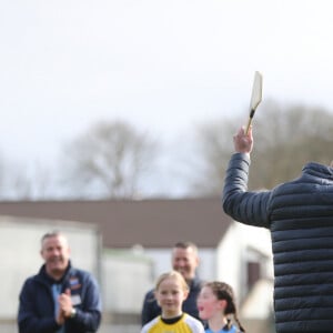 Le prince William, duc de Cambridge et Catherine Kate Middleton, duchesse de Cambridge lors d'une session de Hurling, un sport traditionnel irlandais au Knocknacarra GAA Club à Galway le 5 mars 2020.