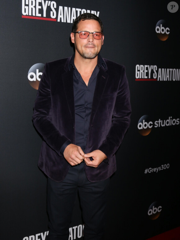 Justin Chambers - Les acteurs de 'Greys Anatomy' réunis pour fêter la diffusion du 300ème épisode de la série au restaurant TAO à Hollywood, le 5 novembre 2017.