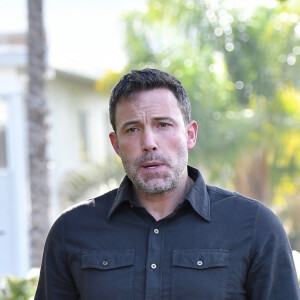 Ben Affleck accompagne ses enfants à l'école dans le quartier de Santa Monica à Los Angeles, le 4 mars 2020