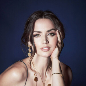Ana de Armas dans la nouvelle campagne de bijoux Chopard. 2020.