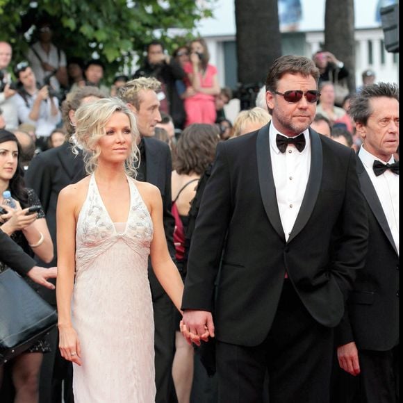 Russel Crowe et sa femme Danielle Spencer - Montée des marches du film "Robin des Bois"au 63e Festival de Cannes en 2010.