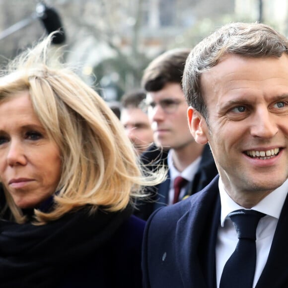 Le président Emmanuel Macron et sa femme Brigitte sur l'avenue des Champs-Elysée à Paris le 9 mars 2020. © Stéphane Lemouton / Bestimage