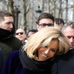 Le président Emmanuel Macron et sa femme Brigitte sur l'avenue des Champs-Elysée à Paris le 9 mars 2020. © Stéphane Lemouton / Bestimage